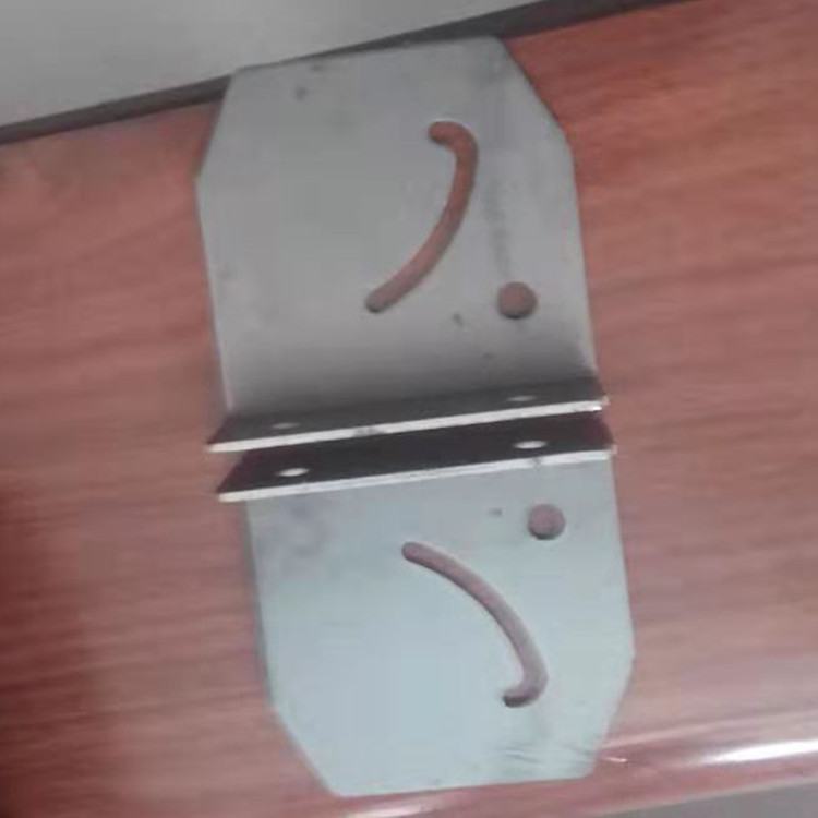 滄州浚鼎加工養(yǎng)豬設(shè)備配件 批量開模訂制加工碳鋼沖壓件不銹鋼件 電鍍件煮黑件