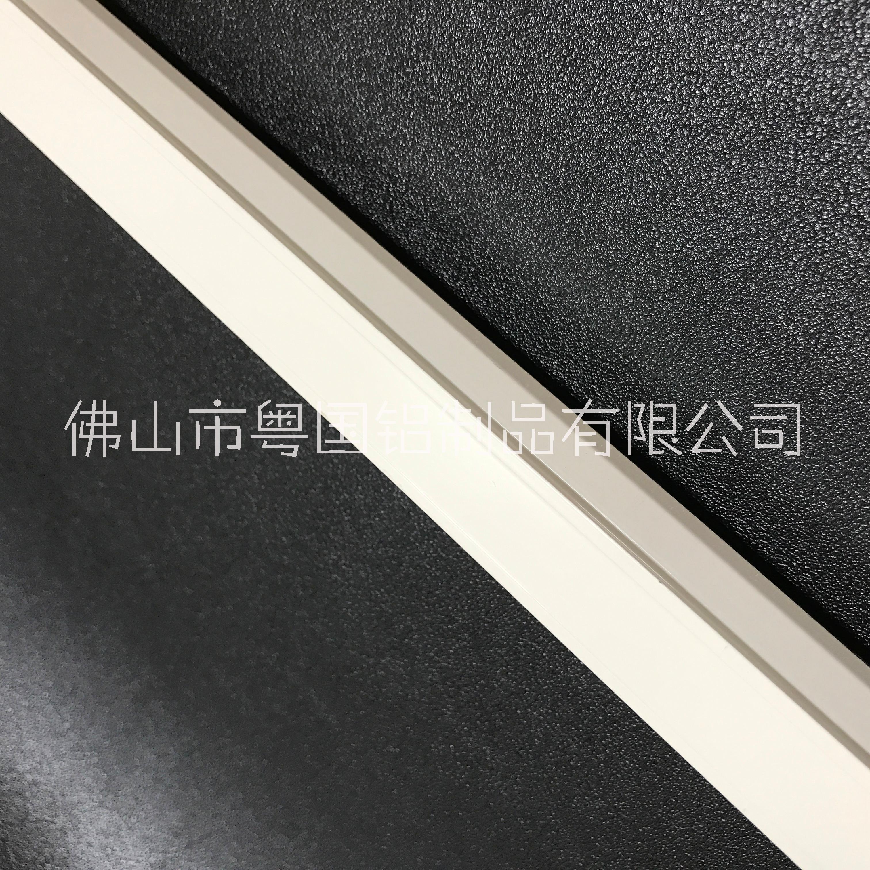 佛山制造商噴涂鋁窗簾方軌33-1 批發(fā)價(jià)定制