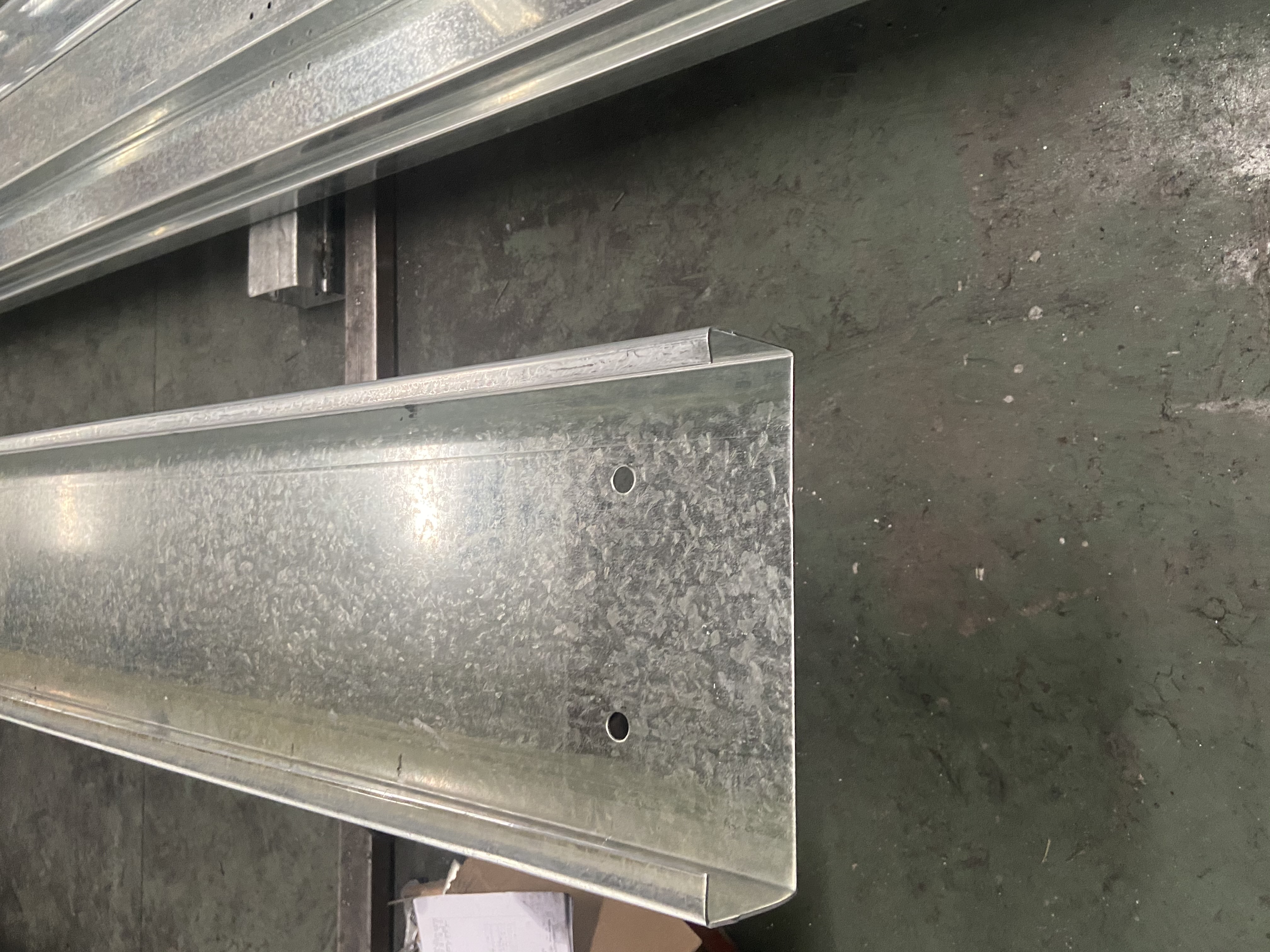 鄭州銷售3.0厚235材質(zhì)鍍鋅量275克鍍鋅CZ型鋼300*70*30用于鋼結(jié)構(gòu)配套墻面