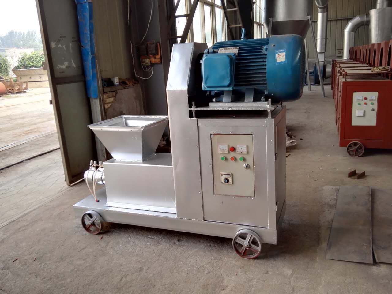 貴州客戶(hù)咨詢(xún)小型50型木炭機(jī)與大型木炭機(jī)的區(qū)別