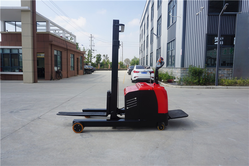 全電動堆高車報價 全電動堆高車多少錢