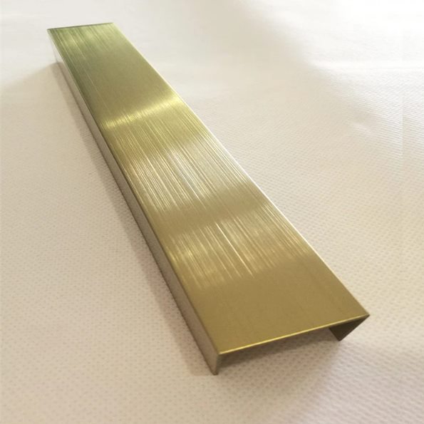 鏡面不銹鋼水波紋板天花裝飾板生產(chǎn)剪折一條龍廠家