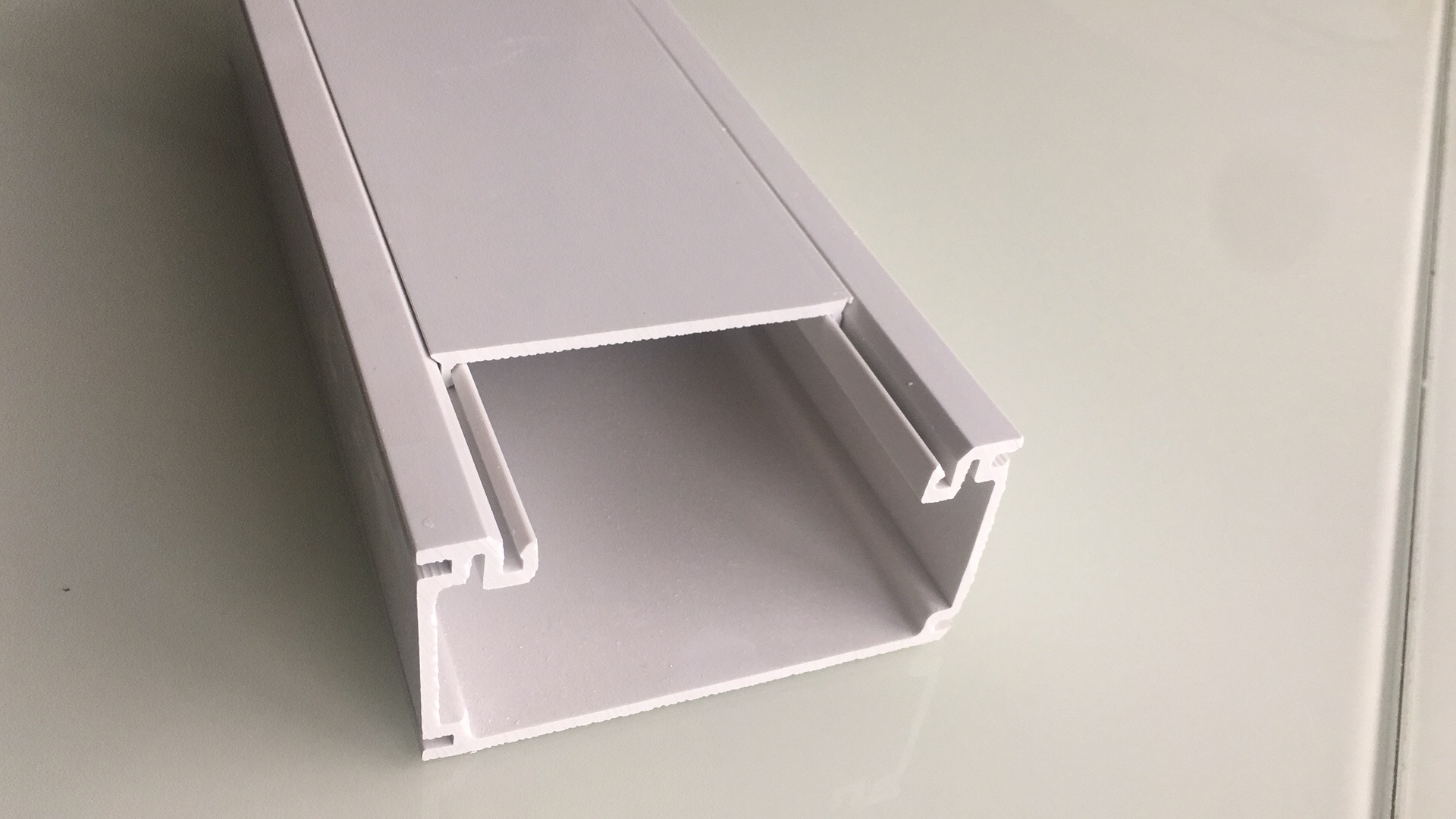 華橋橋架 合金塑料橋架 高分子橋架 防火耐腐 復(fù)合PVC橋架 塑料合金橋架