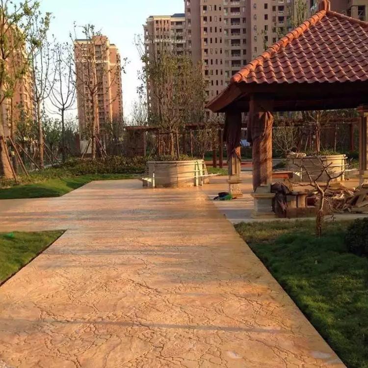 宜賓市 壓花地坪壓印 水泥壓花地面 藝術(shù)壓膜地坪材料