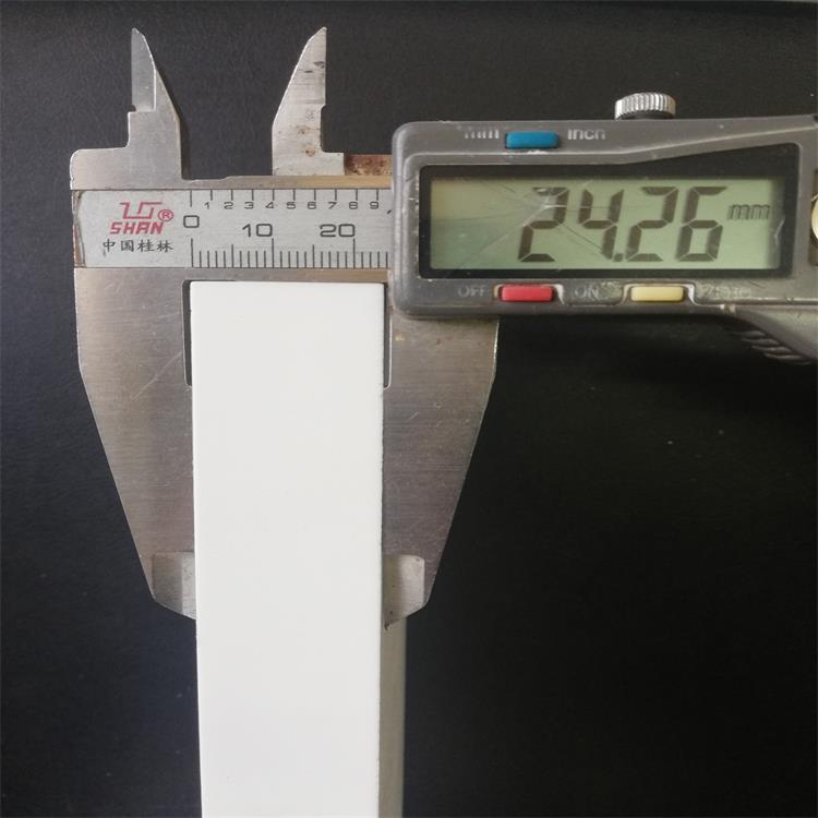 廠家生產(chǎn) 工業(yè)耐磨 耐腐蝕 氧化鋁陶瓷板 干壓板 淄博中澤