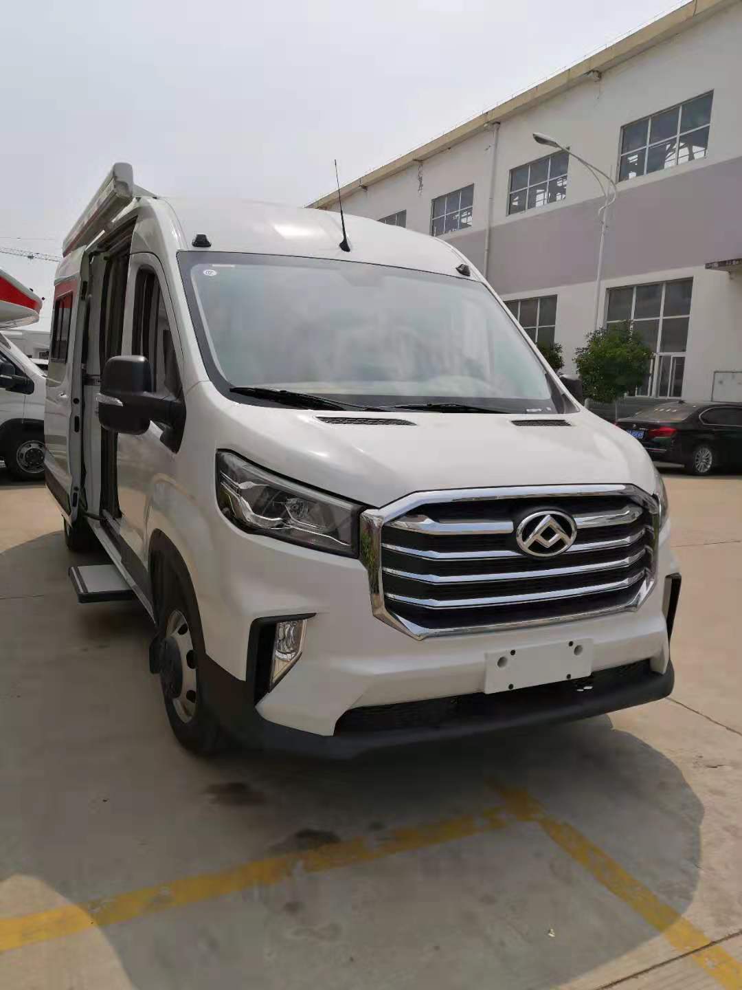 大通V90長軸高頂房車報價  國六V90自動擋房車  湖北中恒房車裝備有限公司