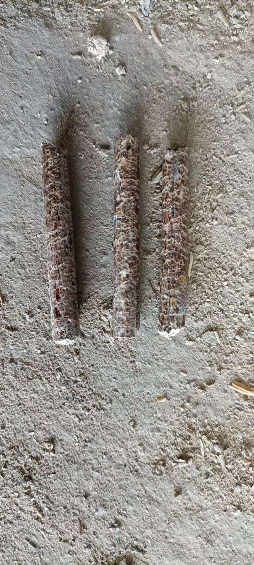 生物質(zhì)成型燃料廠家 環(huán)保顆粒燃料 生物質(zhì)鋸末顆粒價格