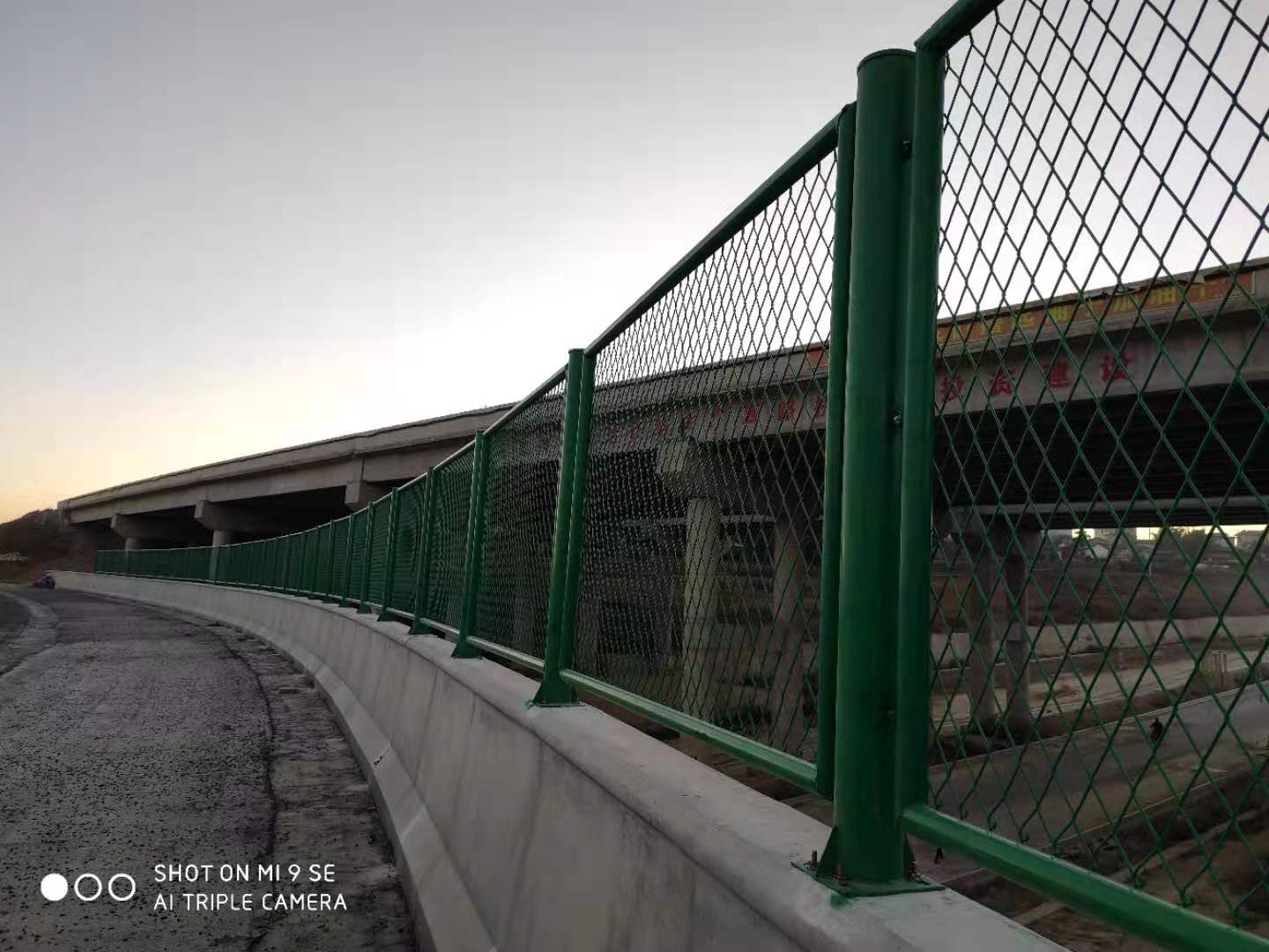 廣西南寧橋梁防拋網(wǎng)廠 南寧橋梁防落網(wǎng)廠家 公路防落網(wǎng) 工程施工防拋網(wǎng) 交通設(shè)施防拋網(wǎng) 恒燁篩網(wǎng)定制
