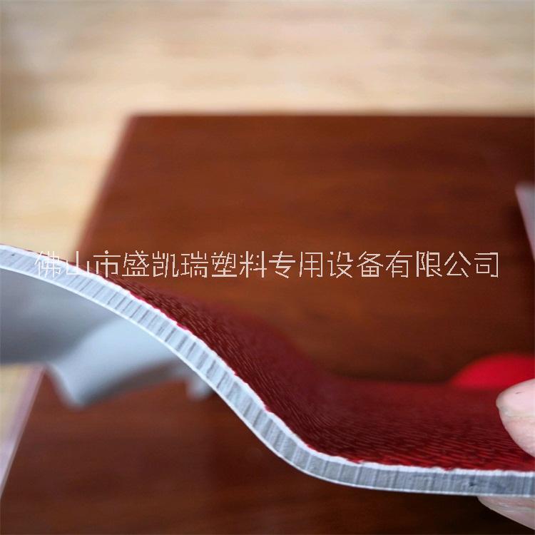 廠家供應(yīng)PVC樹脂瓦生產(chǎn)線設(shè)備  合成樹脂瓦設(shè)備 PVC琉璃瓦擠出生產(chǎn)線