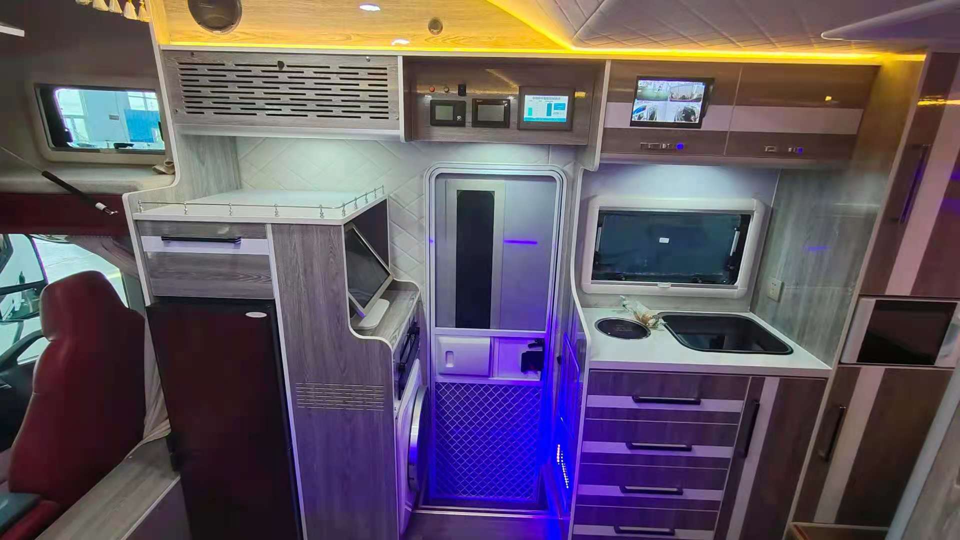 躍進(jìn)H500C型   C型房車  房車生產(chǎn)廠家