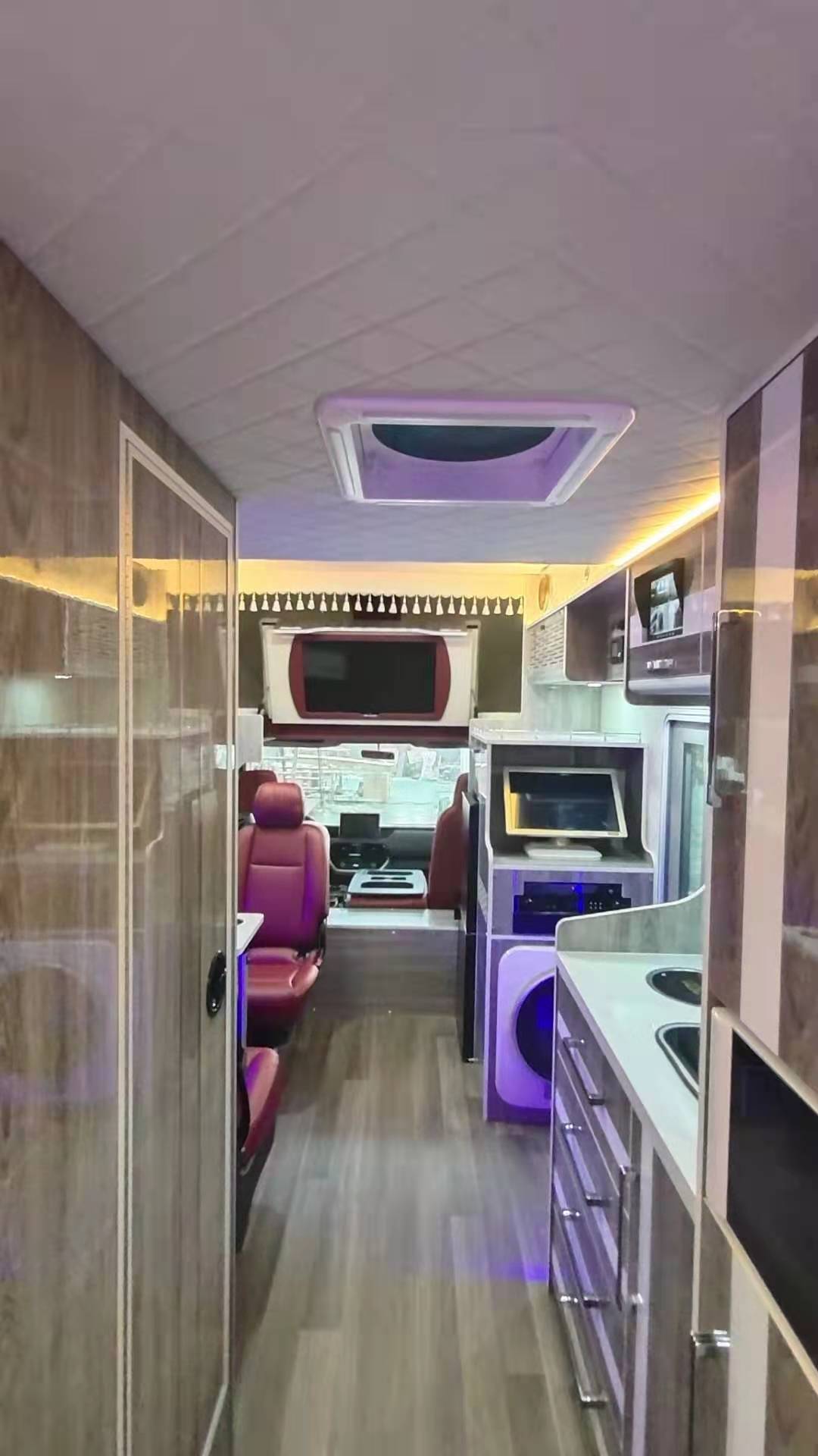 躍進(jìn)H500C型   C型房車  房車生產(chǎn)廠家