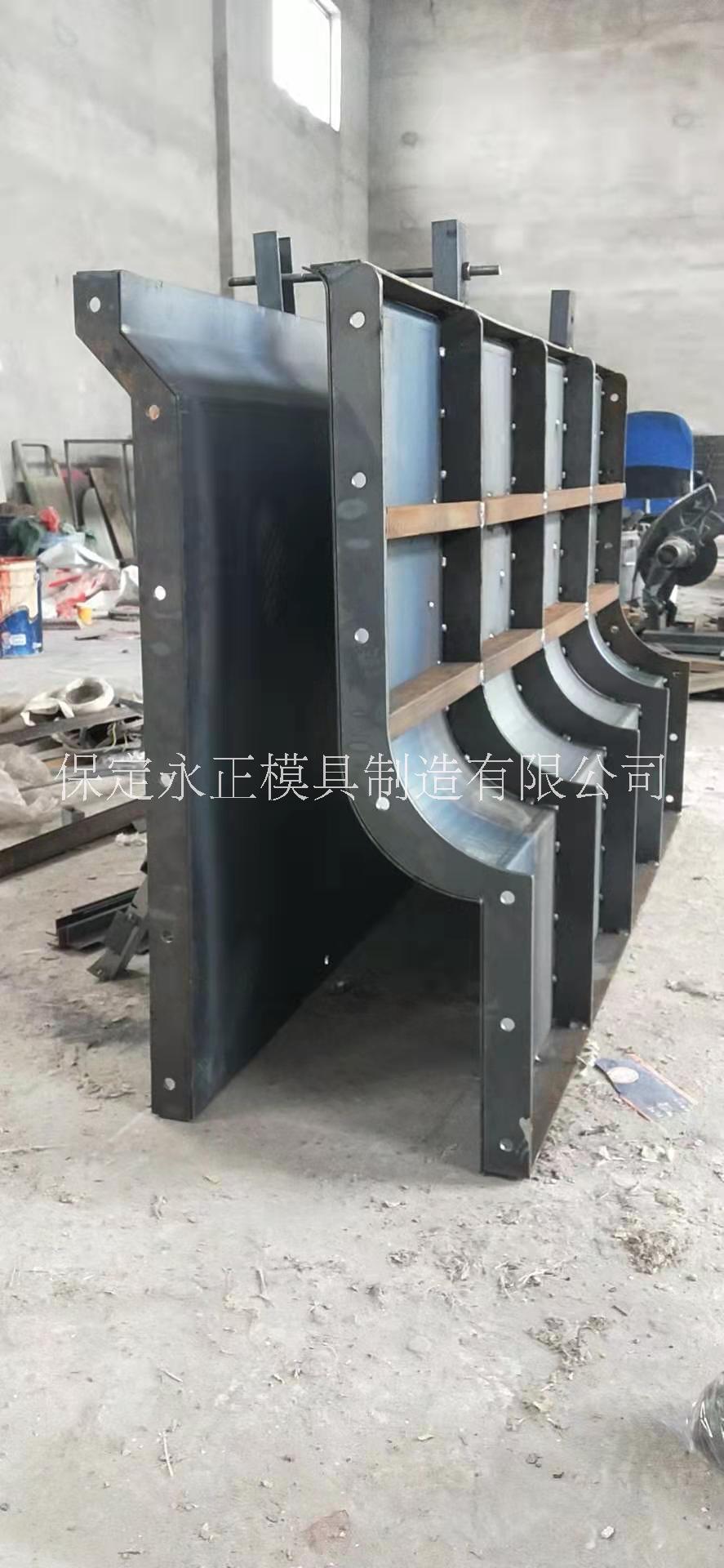 水泥預(yù)制防撞墻模具 規(guī)格尺寸來(lái)圖定制 永正模具廠家 防撞墻模具