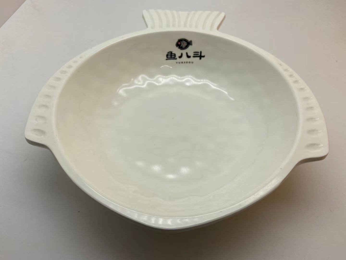 壹粵密胺酸菜魚(yú)盤(pán)子，魚(yú)形盤(pán)創(chuàng)意餐具，酸菜魚(yú)餐具定制