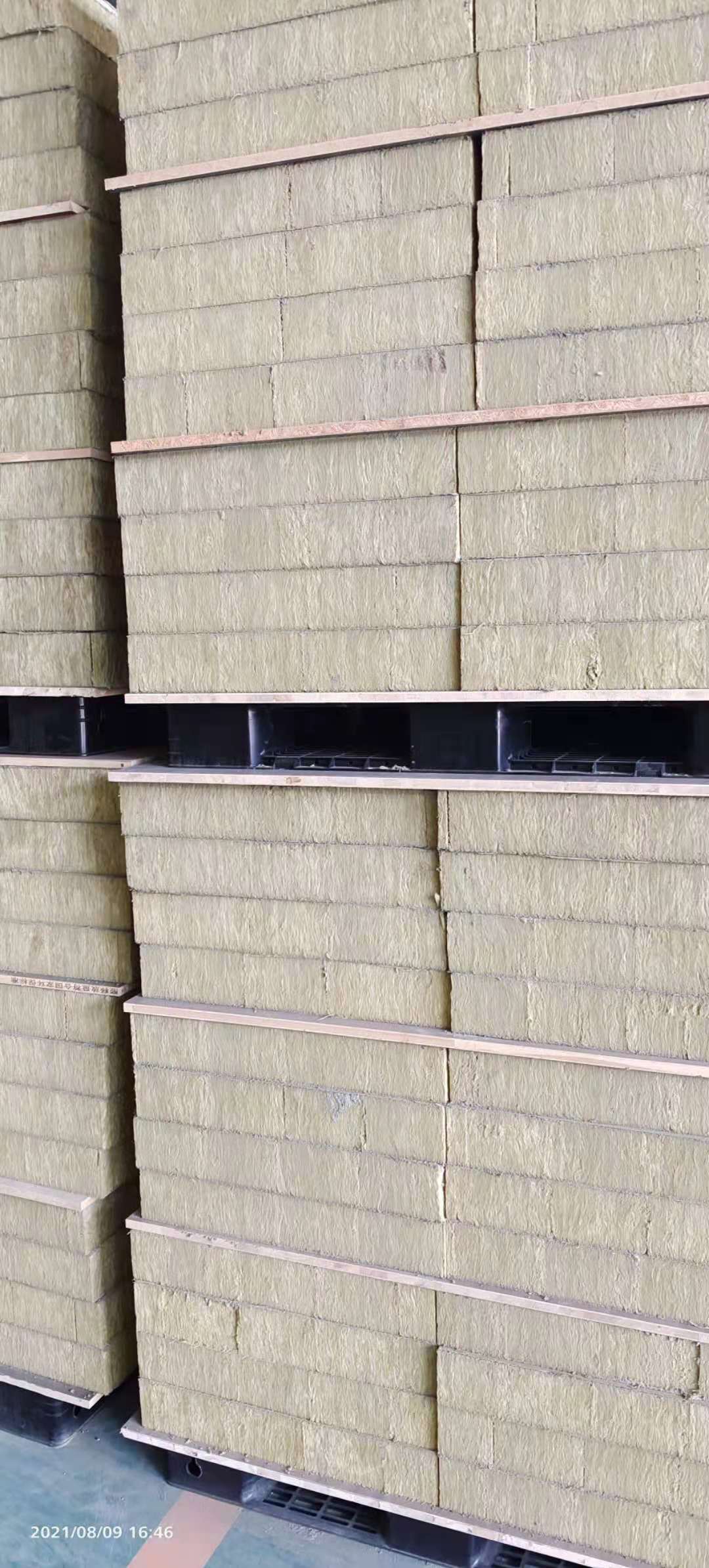 河北外墻巖棉復(fù)合板生產(chǎn)廠家