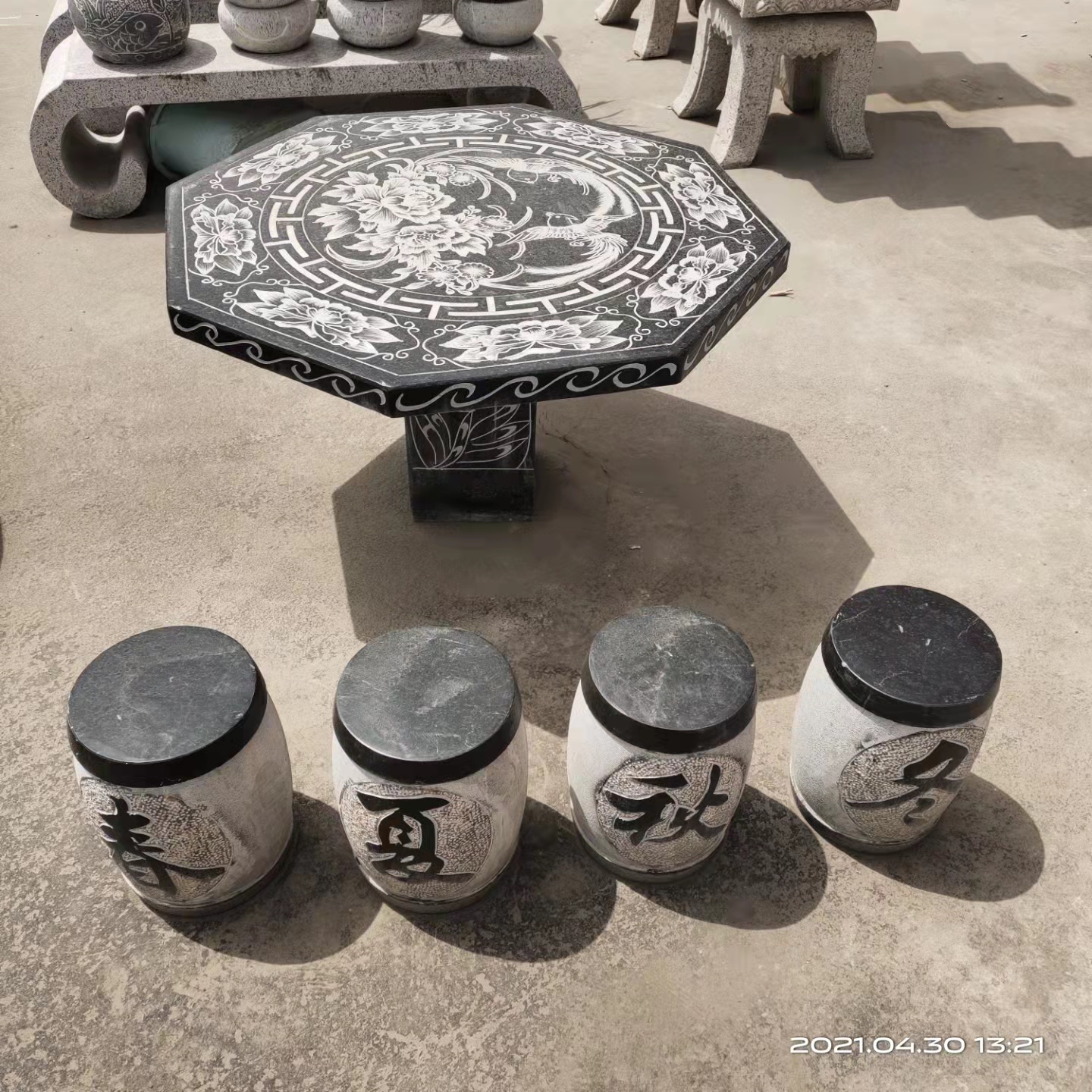 仿古石桌石凳現(xiàn)貨供應價格、石桌石凳廠家定制、公園石桌石凳批發(fā)