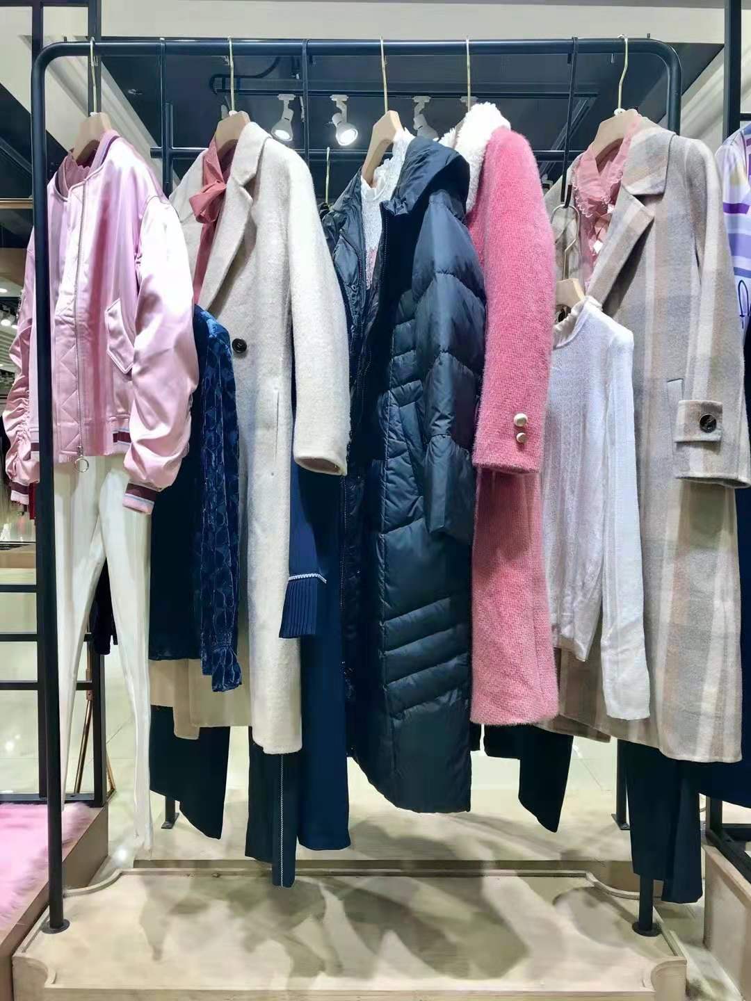 深圳原創(chuàng)設(shè)計(jì)師品牌珞娜2021秋冬女裝尾貨批發(fā)市場