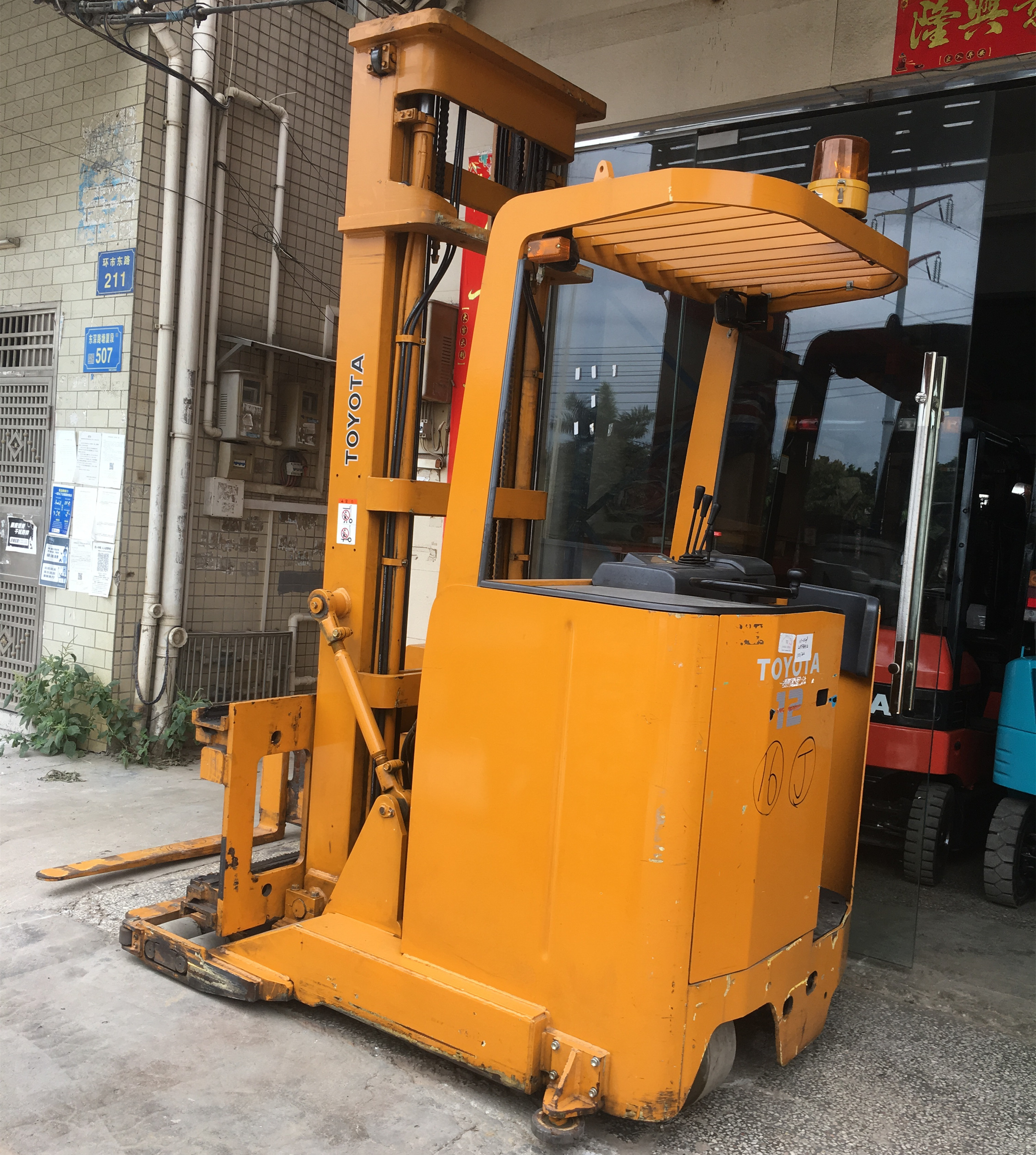 倉儲高貨架叉車 電動叉車 高門架側(cè)移前傾搬運(yùn)車 平衡重式電瓶裝卸車 高門架叉車