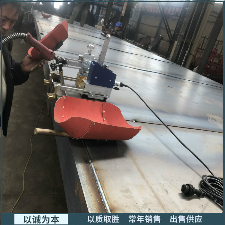 偉泰智能焊割設(shè)備 自動(dòng)焊接 硬軌跑道焊割小車