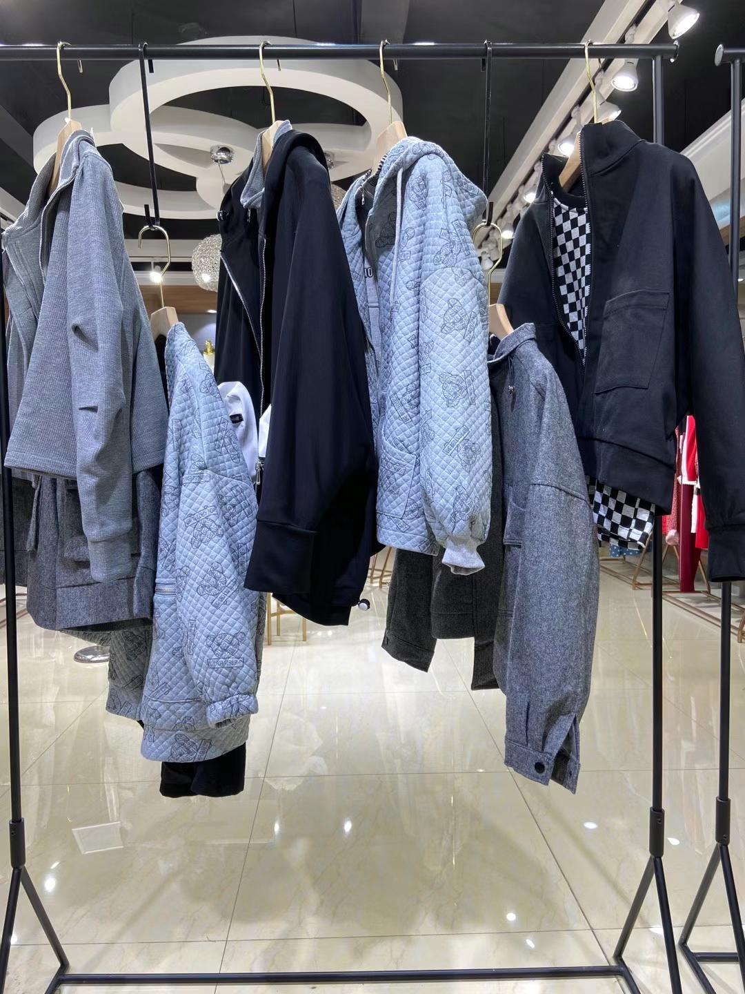 休閑潮牌女裝九度2021冬廣州一 線潮牌女裝撤柜尾貨一折清倉