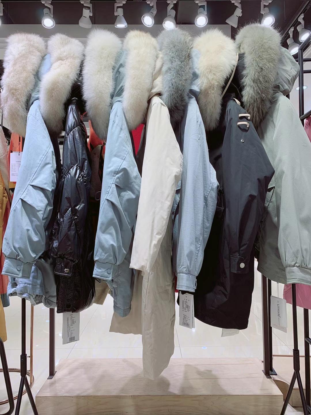麗想2021冬當(dāng)季新款羽絨服品牌折扣女裝尾貨庫(kù)存走份批發(fā)