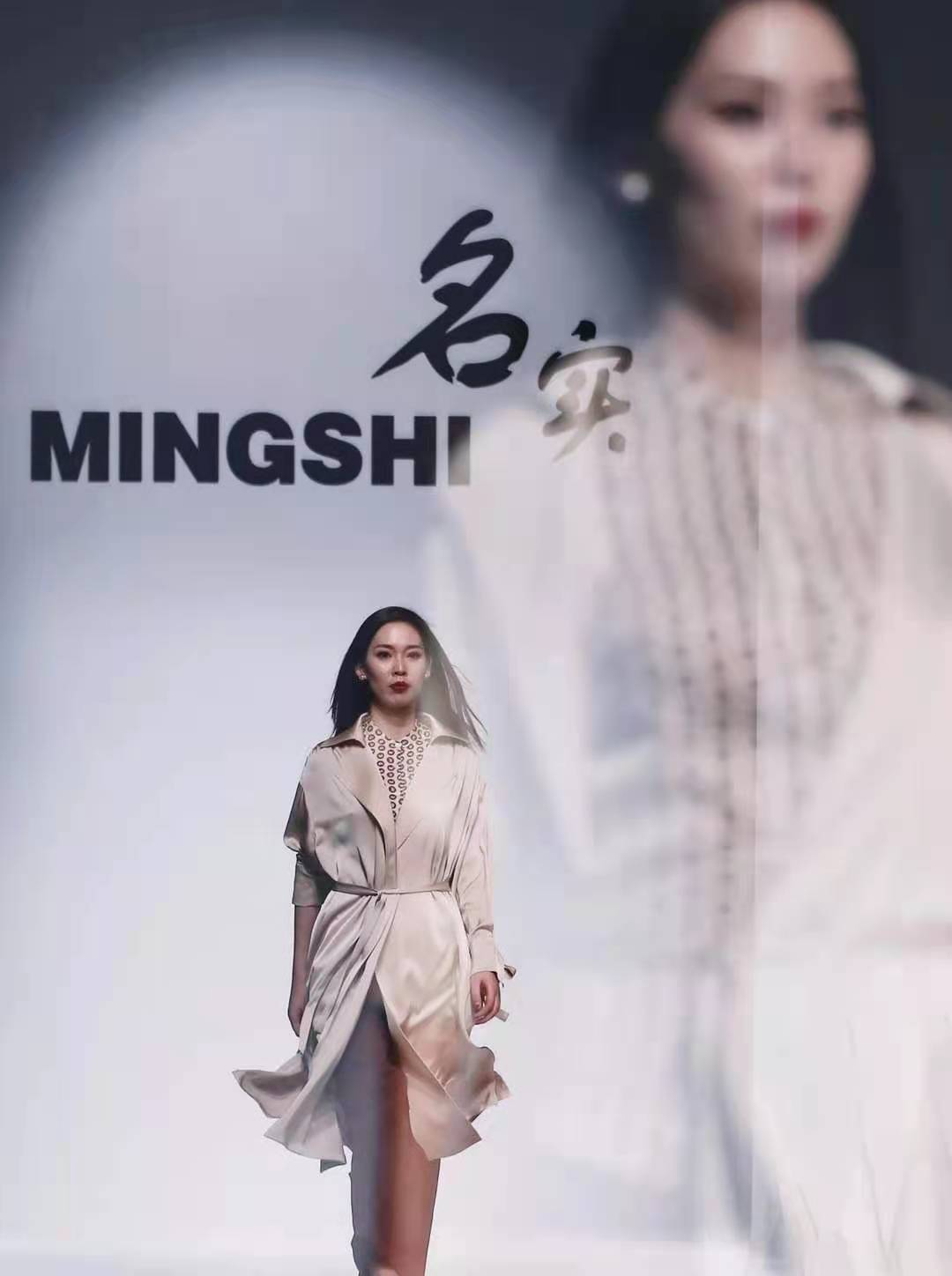 當(dāng)季新款品牌女裝名實(shí)2021秋女裝折扣進(jìn)貨貨源批發(fā)