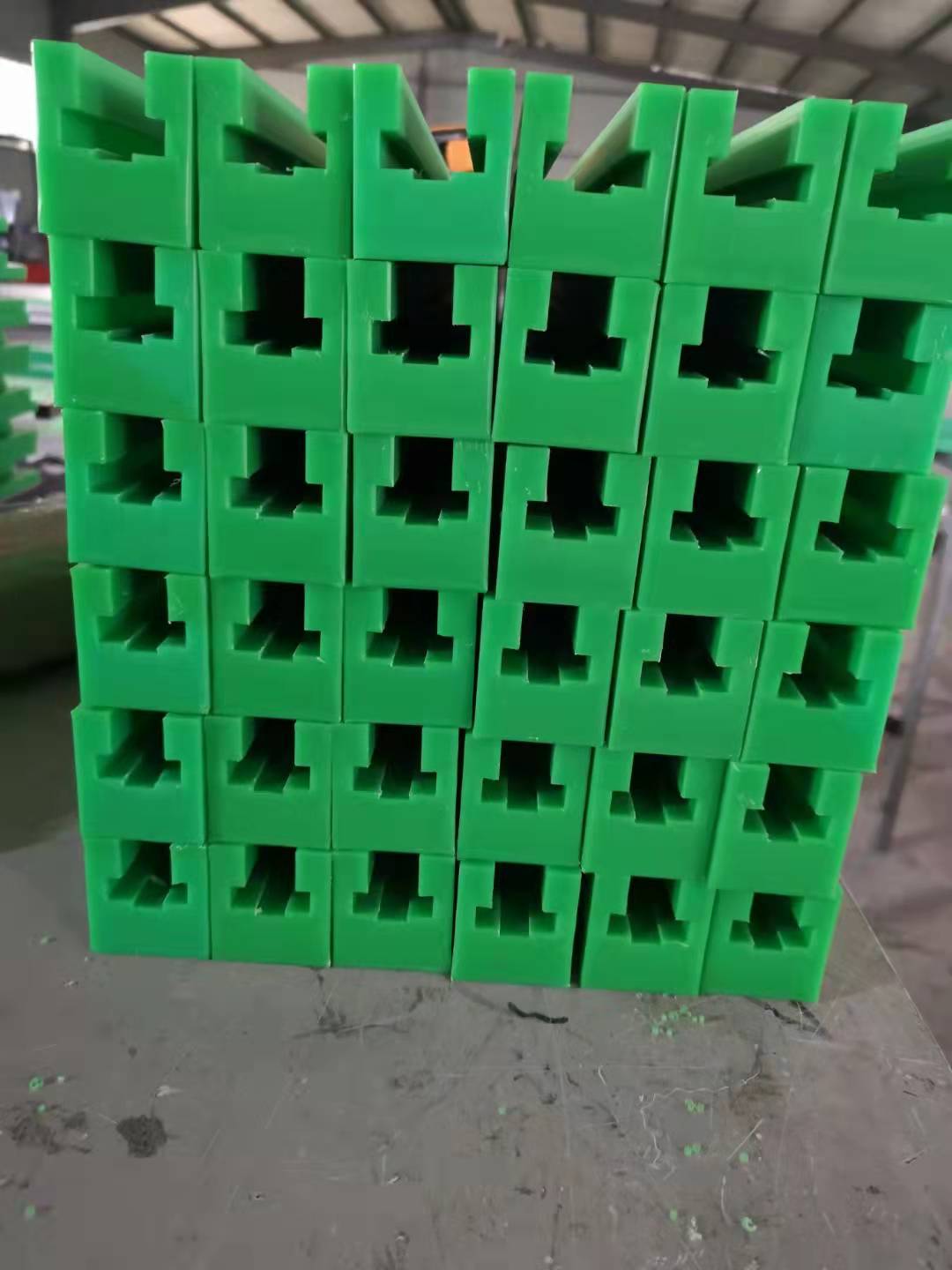 廠家定制 高密度耐磨條工業(yè)鏈條導(dǎo)軌 高分子聚乙烯鏈條導(dǎo)軌 抗磨損聚乙烯鏈條導(dǎo)軌