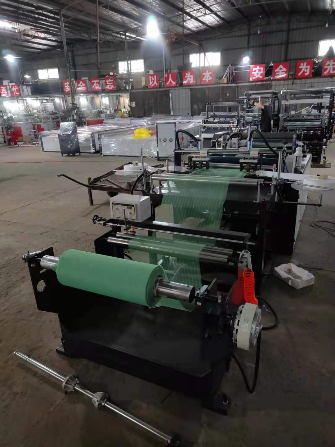 超聲波紗門(mén)壓邊機(jī)器包邊器 超聲波磁性紗門(mén)軟門(mén)簾包邊機(jī)