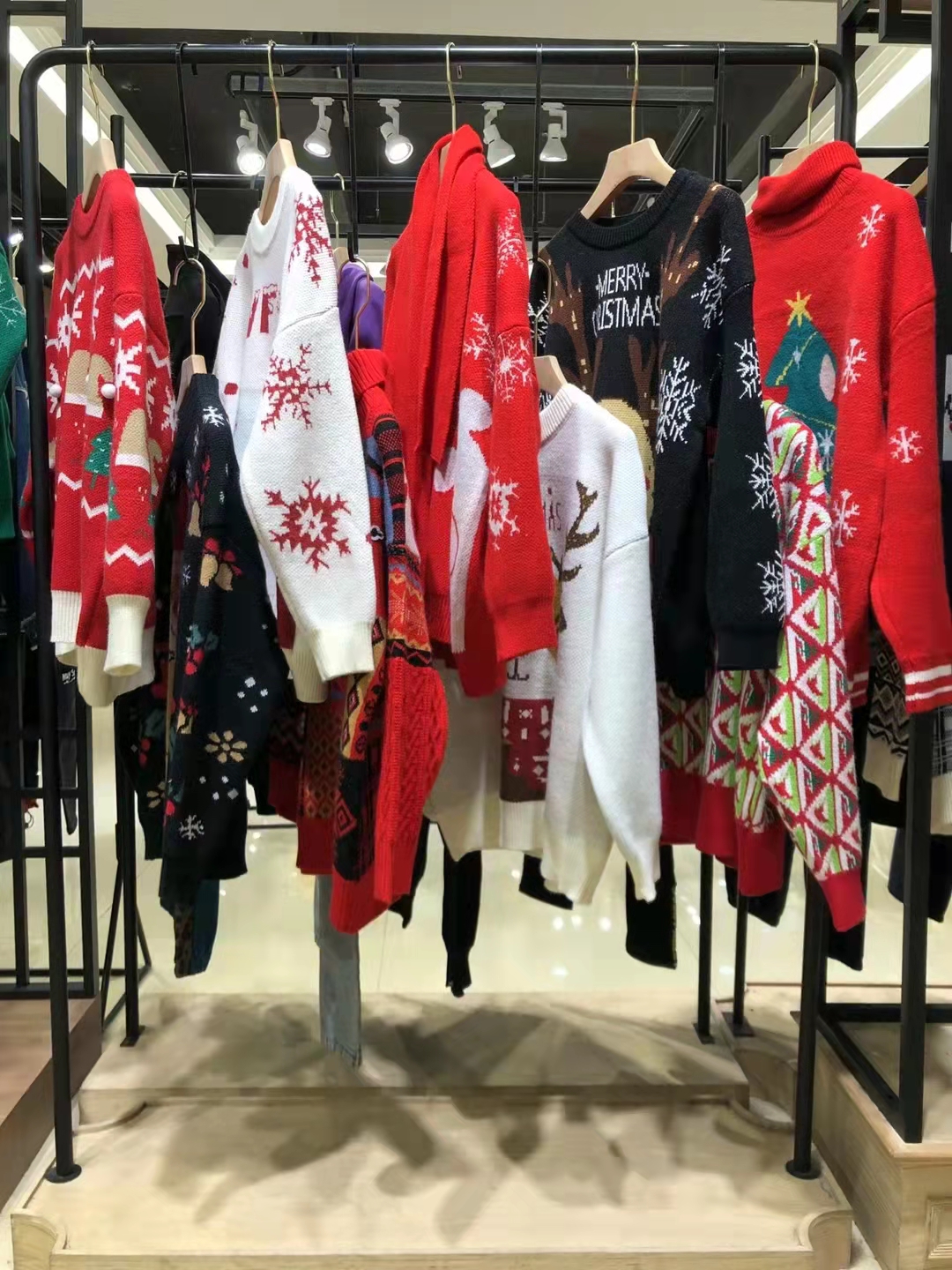圣誕主題吉米小姐高端定制2021冬毛衣女裝尾貨批發(fā)供應(yīng)商