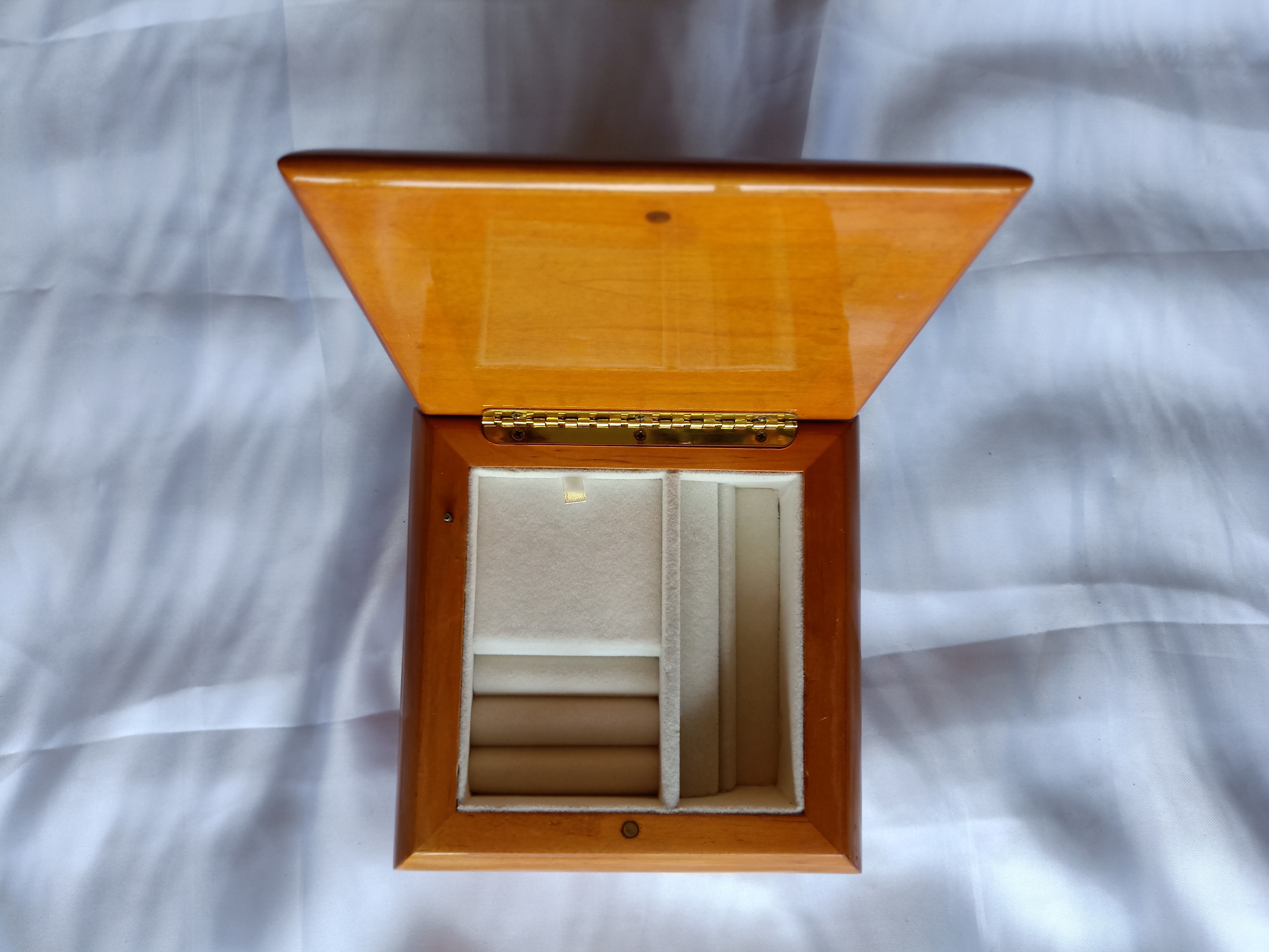 耳環(huán)木盒木盒廠家、價格、批發(fā)價格、報價【深圳市福田區(qū)鐘表市場福德行包裝經(jīng)營部】