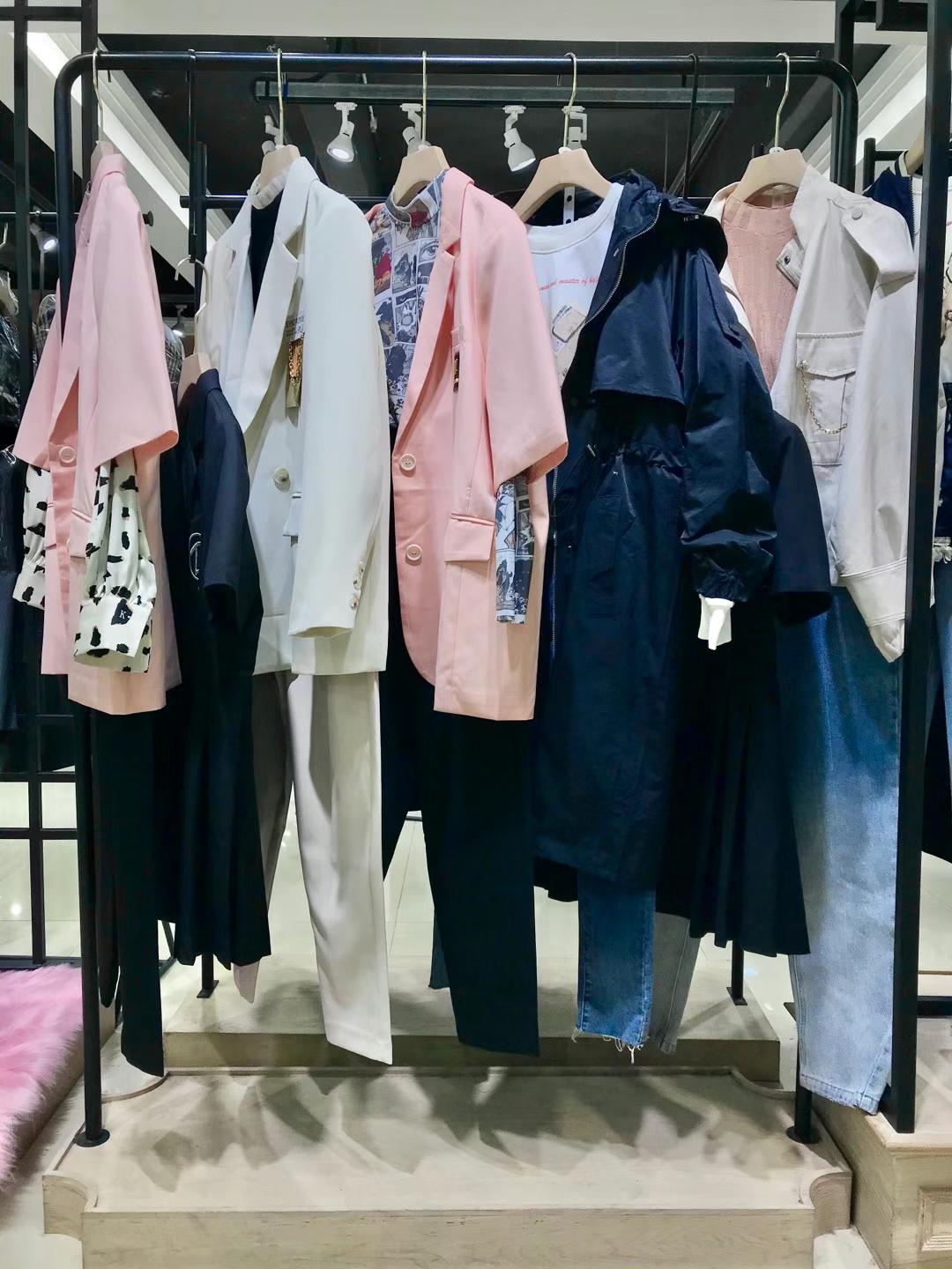 實體直播必備品牌迪卡軒2021秋品牌女裝折扣一手貨源進貨渠道