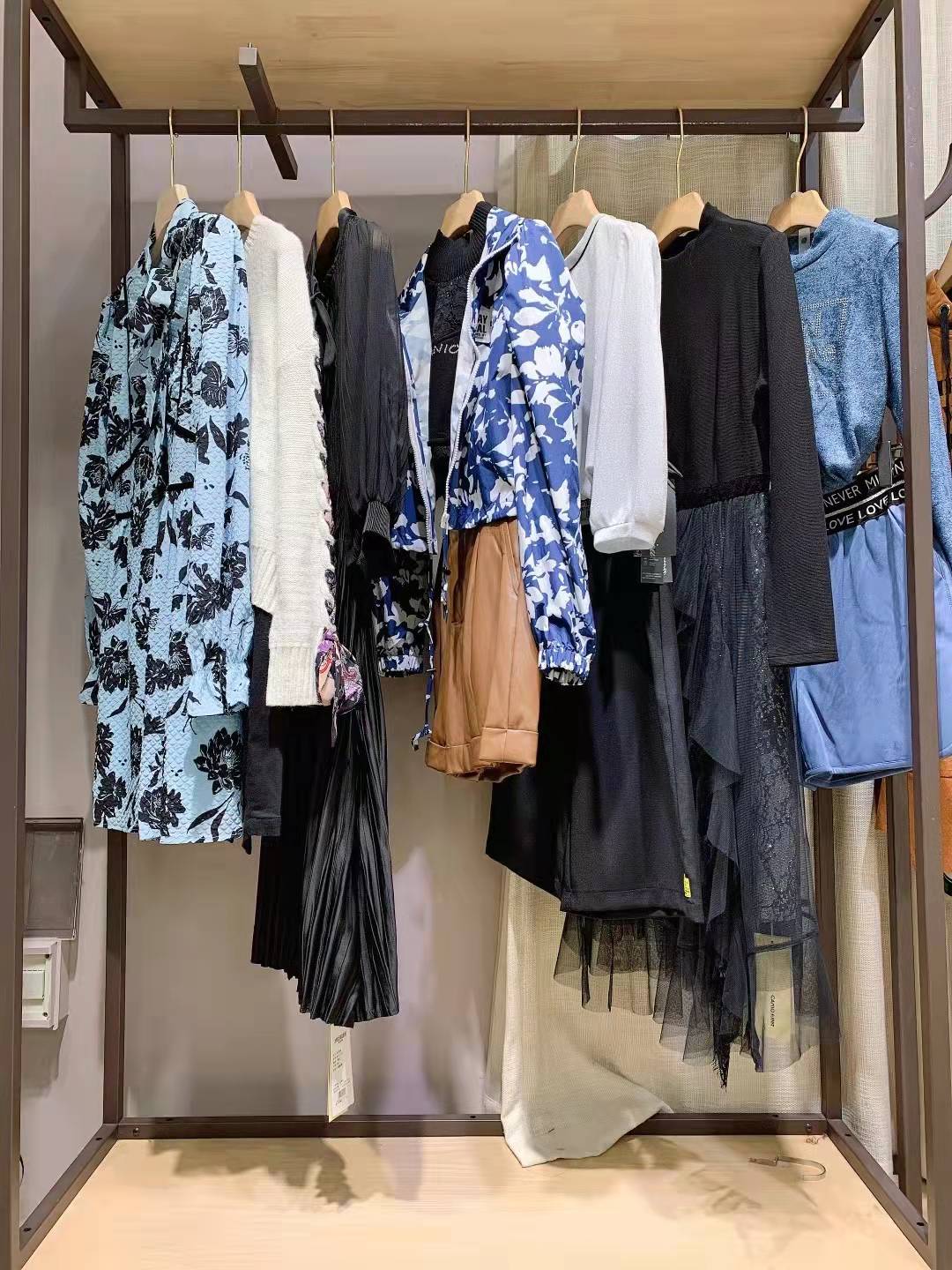 大碼女裝卡尼歐21秋品牌折扣女裝尾貨批發(fā)供應(yīng)商