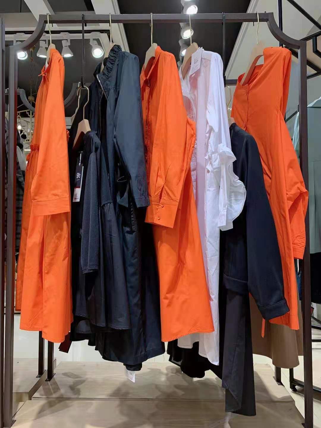 意大利品牌 九度花絮秋冬女裝折扣尾貨庫存批發(fā)渠道