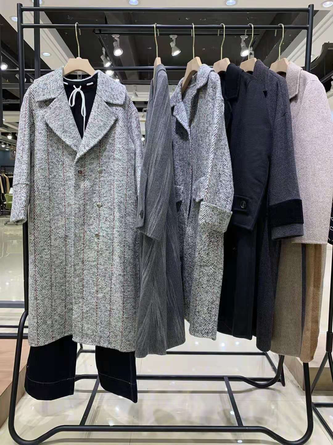 北京品牌歐尚雙面羊絨大衣秋冬知 名品牌折扣女裝一手貨源批發(fā)