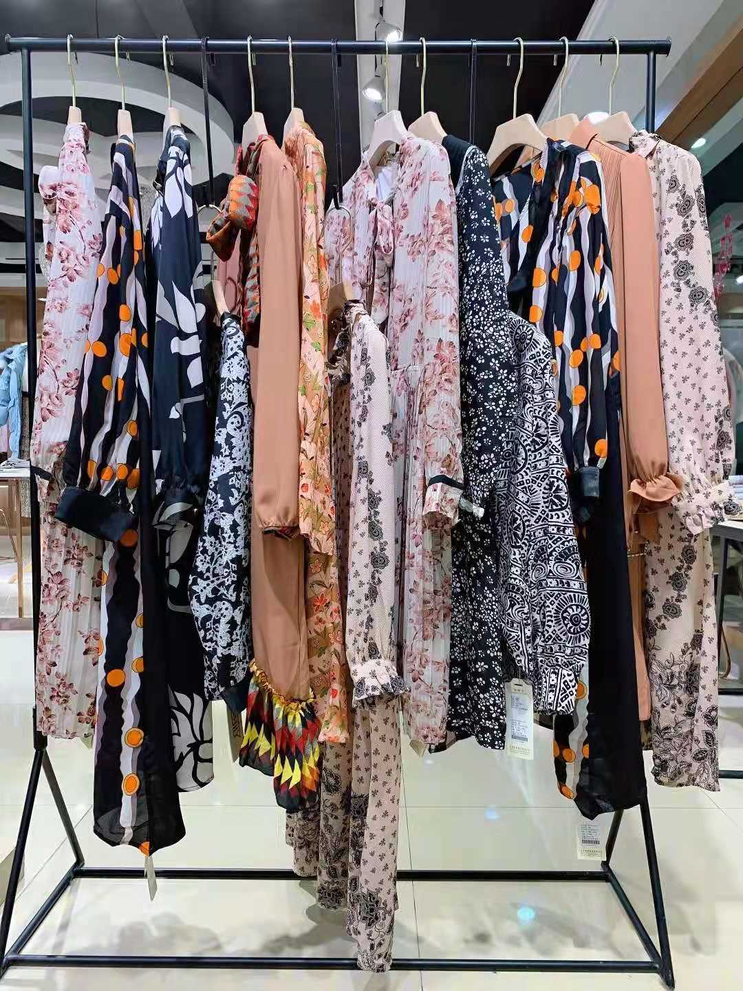 一二線女裝品牌西子戀秋冬女裝折扣尾貨批發(fā)渠道