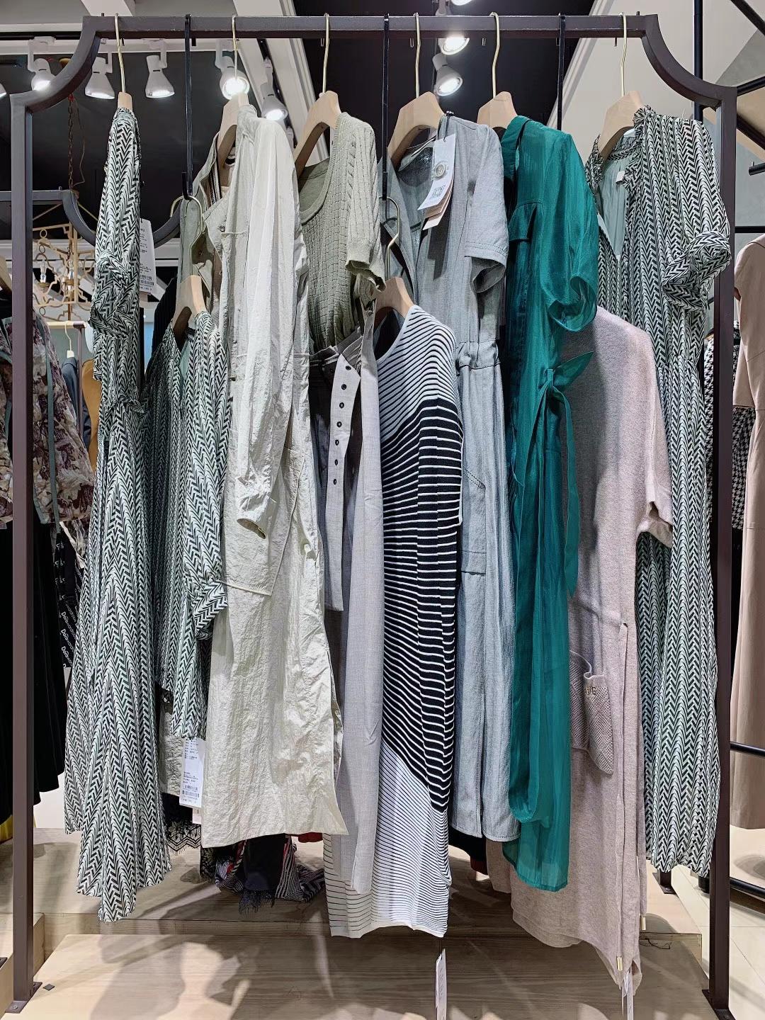 深圳品牌Re-BLUE2022春折扣女裝實(shí)體店進(jìn)貨市場
