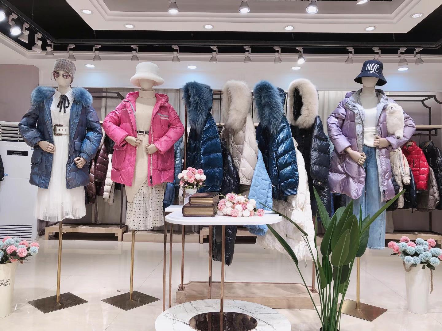 供應品牌折扣批發(fā)哥芙妮羽絨服2021冬淘寶直播貨源供應商 品牌折扣女裝衣服批發(fā)