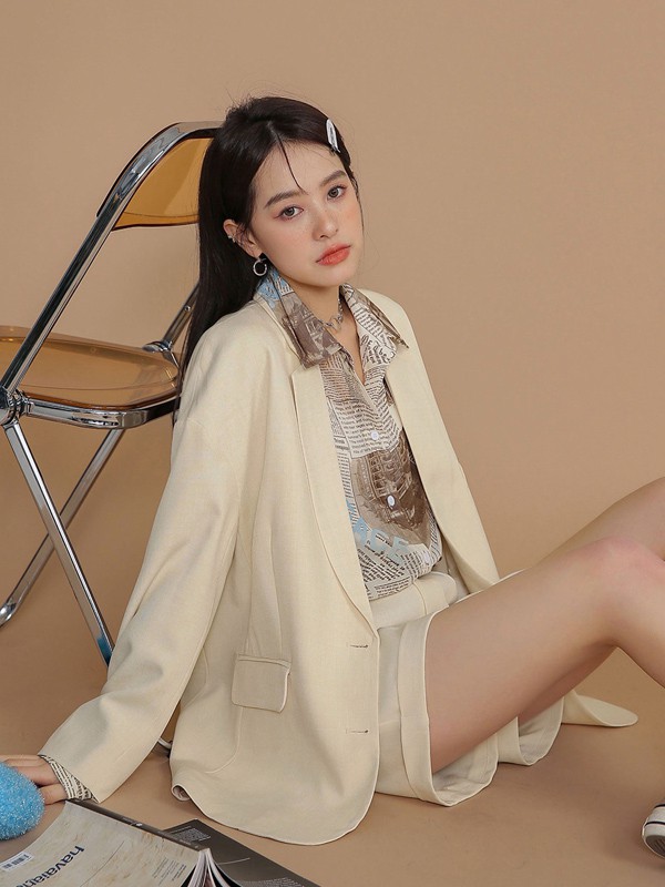 原創(chuàng)設(shè)計師品牌艾森美斯精 品女裝折扣店清貨貨源批發(fā)