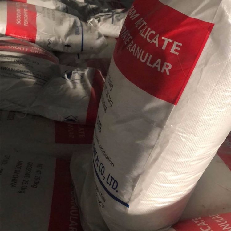 東岳無水片硅酸鈉價(jià)格家 工業(yè)用洗滌原料價(jià)格