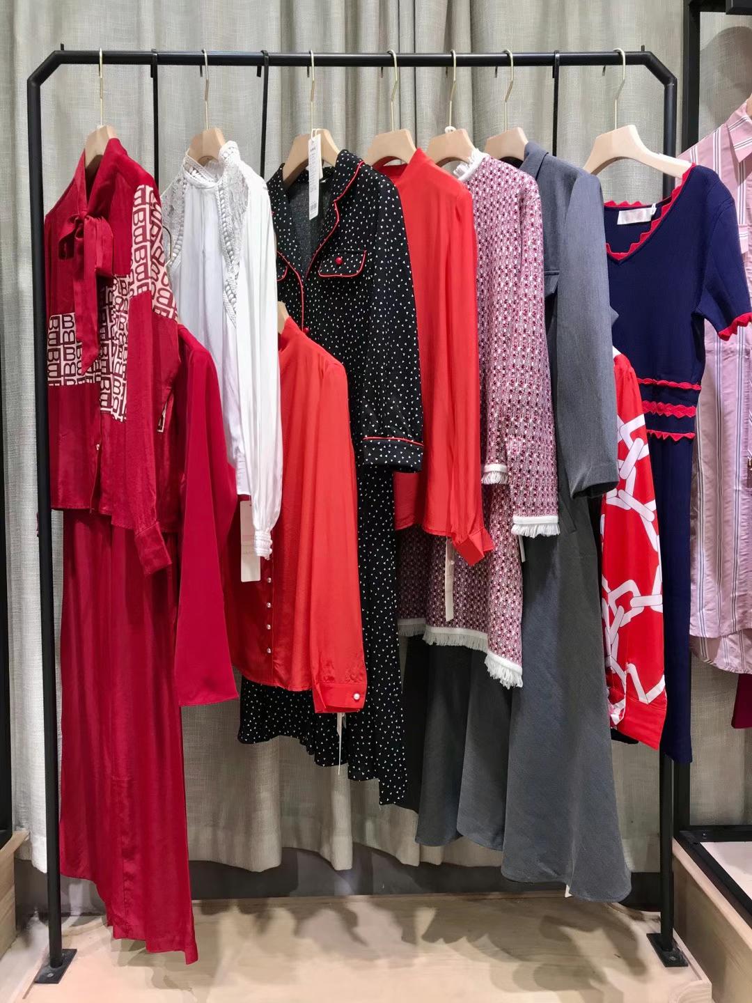 【納蔻】21秋深圳輕奢商務(wù)時(shí)裝品牌女裝尾貨批發(fā)市場(chǎng)一手貨源 三標(biāo)齊全女裝尾貨批發(fā)