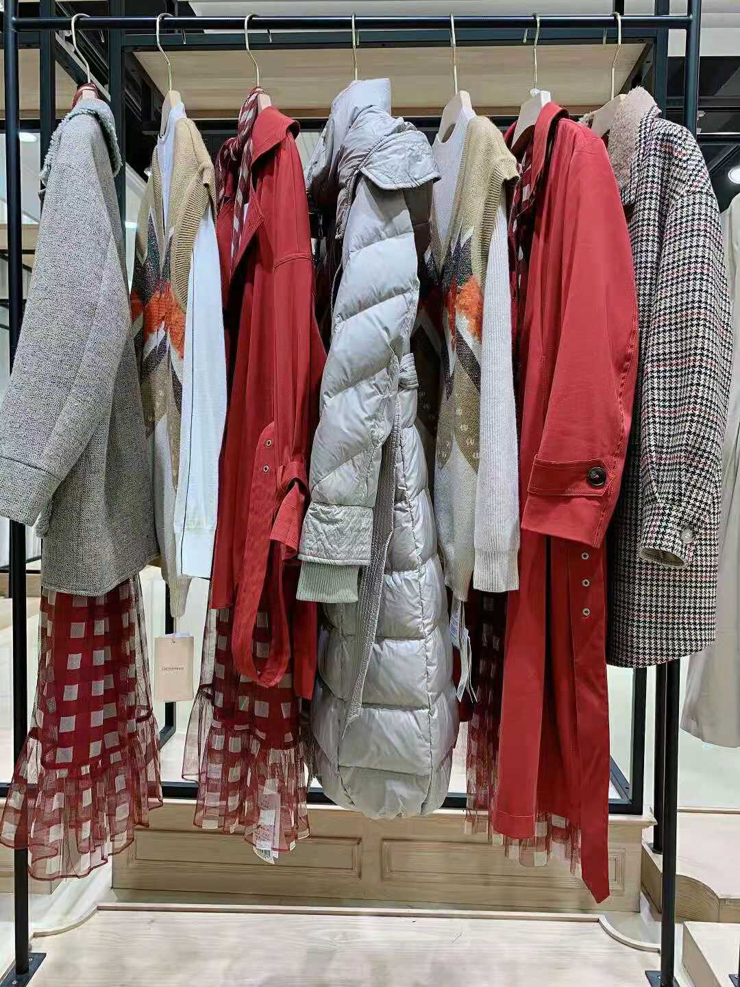 【哥邦】21秋冬重磅上新，高 端商務(wù)時尚女裝品牌折扣女裝尾貨貨源供應(yīng)