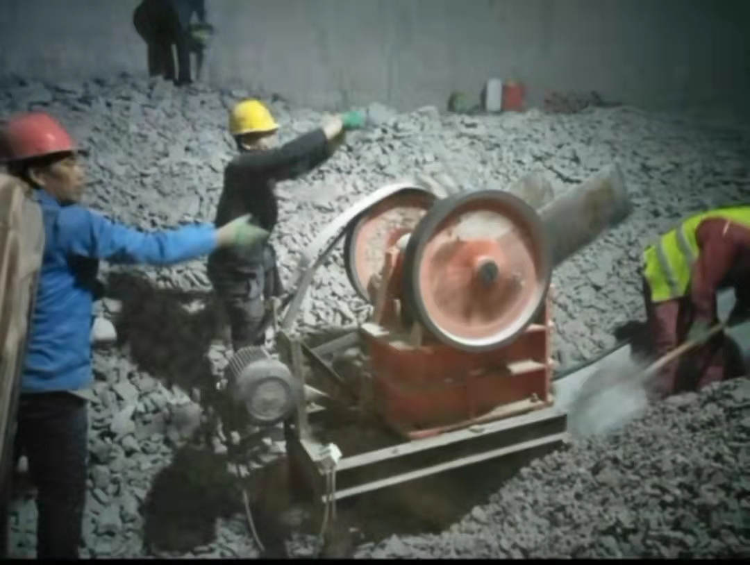 唐山儲煤筒倉清理施工 施工人員均