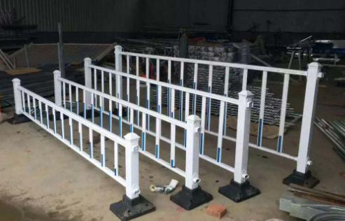 鈺熙工程道金屬路道路護欄 學校護欄 廣場護欄  高速公路使用的護欄 一手廠家銷售 交貨準時