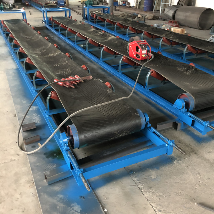 皮帶輸送機(jī)礦石輸送帶給礦送料機(jī)礦山砂石廠爬坡傳送