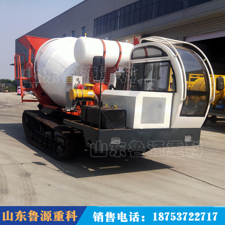 2022年新款履帶式攪拌罐車 3方全地形混泥土履帶式攪拌車 濟寧廠家可定制