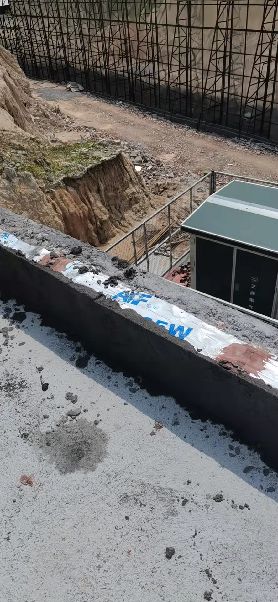三水建筑樓漏水滲水補漏.廠房鐵皮瓦房衛(wèi)生間防水補漏防銹維修