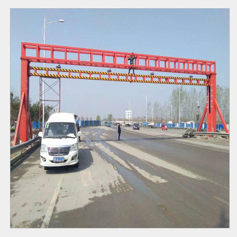 河南魯盾加工定制 道路防護設(shè)備液壓升降限高架智能遙控限高架