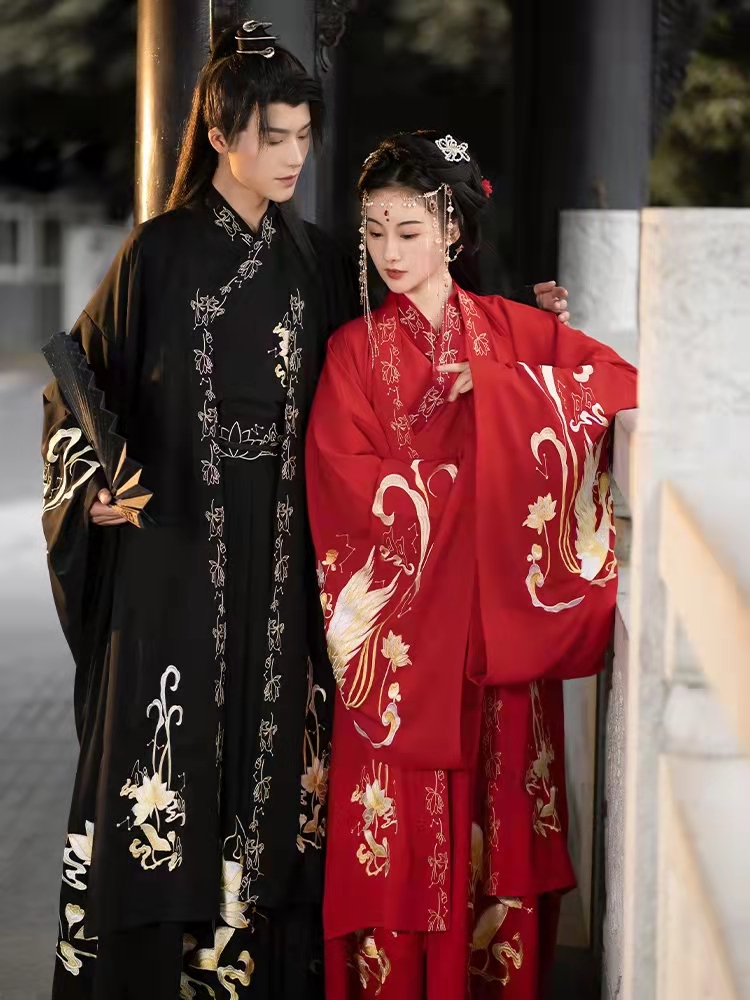 合唱服、八路紅服、村姑服、禮服