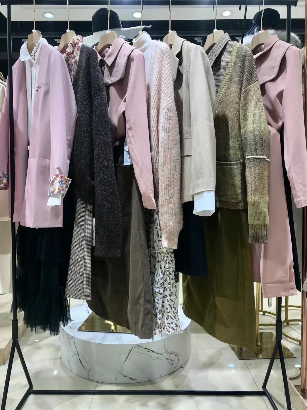 麥雅圖2021冬一 線女裝品牌折扣一手貨源批發(fā)網(wǎng) 商場(chǎng)一二線品牌女裝撤柜走份