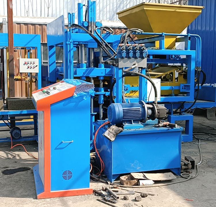 郯城照華QT4-18全自動液壓磚機水泥空心磚機