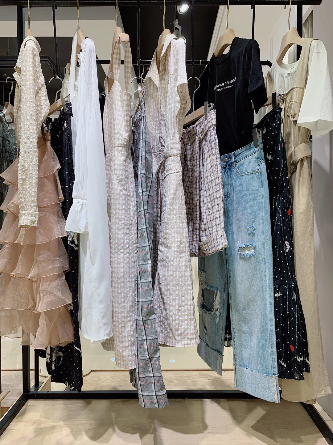 時(shí)尚簡(jiǎn)約Re-BLUE 2022夏品牌女裝庫(kù)存批發(fā)供應(yīng)鏈